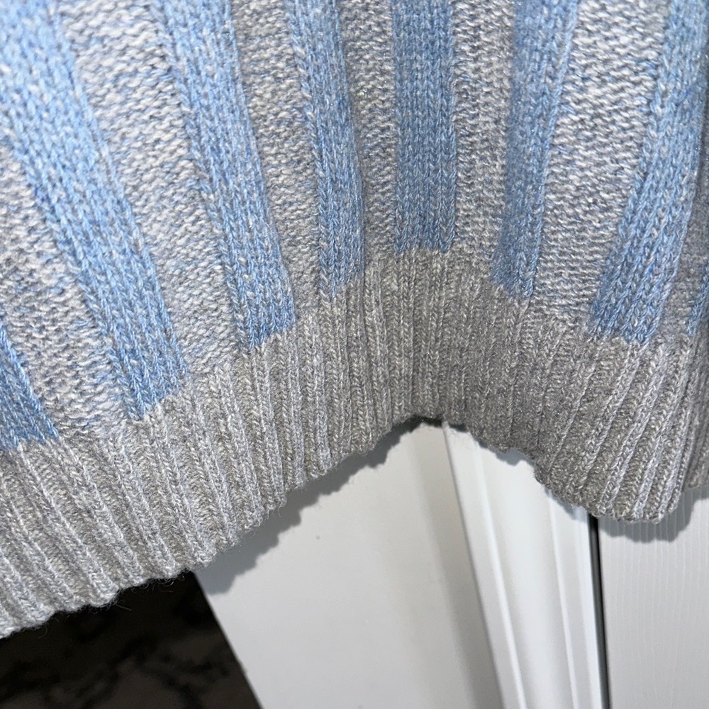 Steve & Barry's Men's Wool Blend  Blue and Gray Crewneck Sweater - Picture 4 of 7
